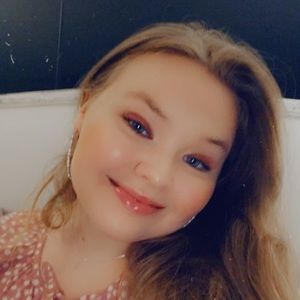 Meet your Posher, Caitlynn